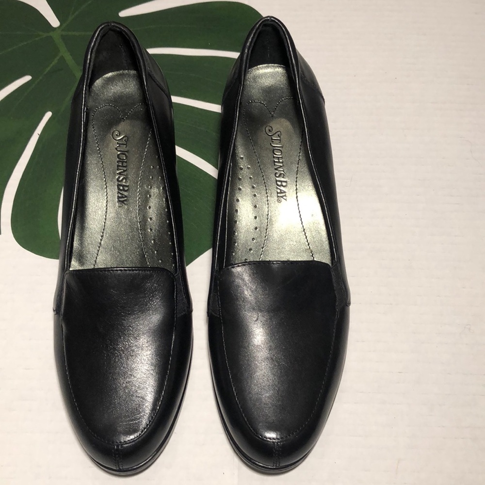 NWOT St. John’s Bay Leather Shoes